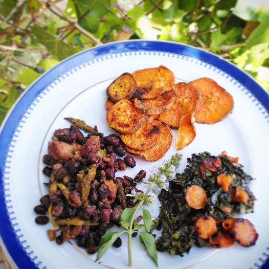 Feijão azuki com espargos, Kale com cenoura e batata doce no forno