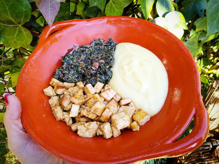 Tofu com puré e esparregado de couve toscana